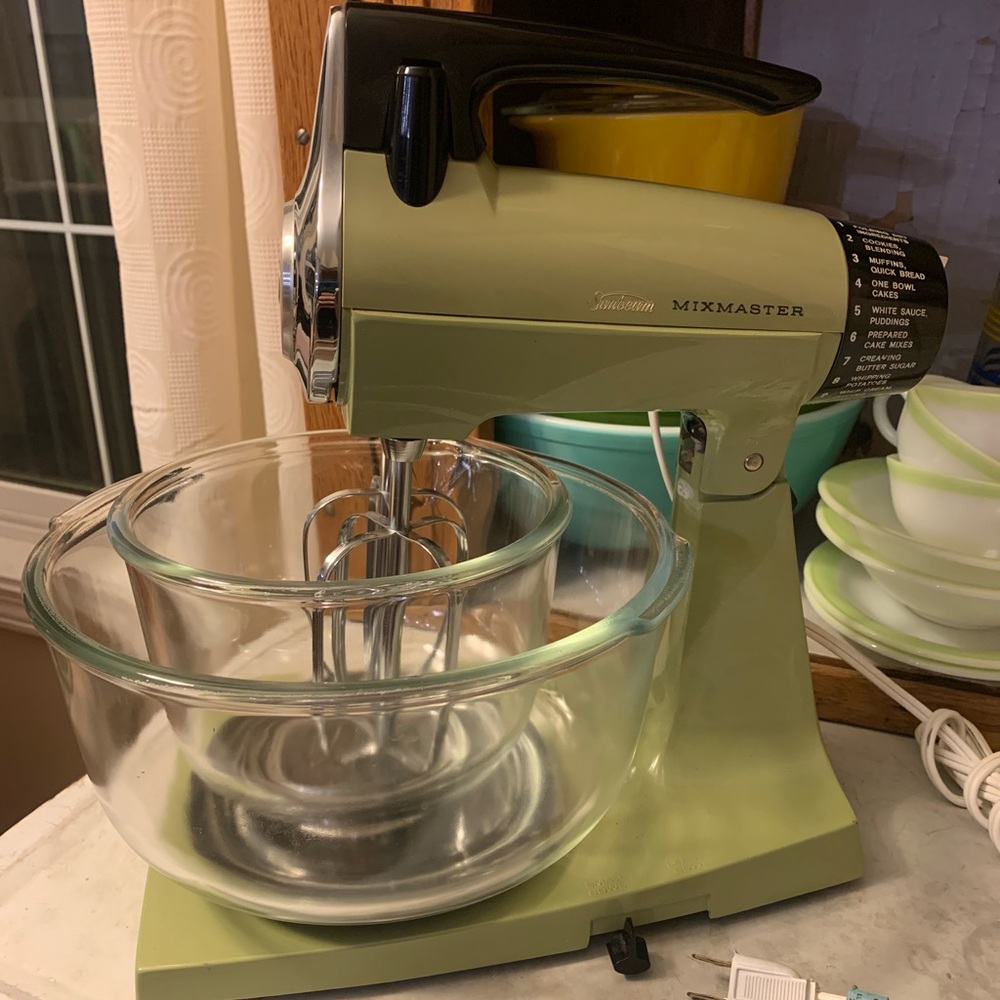 Vintage 1970’s Sunbeam MixMaster 12 Speed Stand Mixer in Avocado Green 🥑 💚